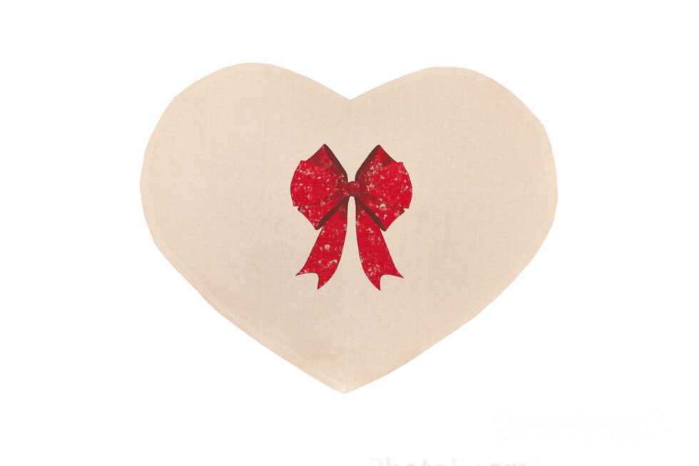 TOVAGLIETTA A FORMA DI CUORE  BEIGE CON FIOCCO ROSSO "ROUGE STONEW"