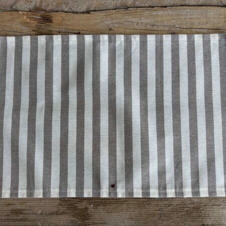 Maison Serí tovaglietta americana a righe bianco/tortora con cuoricino