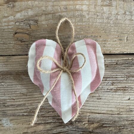 "Maison Seri" cuore in stoffa a righe bianco/rosa con fiocchetto in juta 13 cm