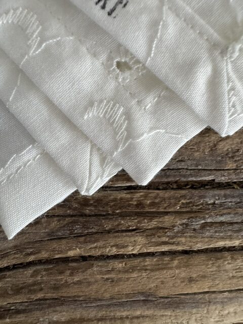 Maison Serí Tovagliolo in Puro Cotone San Gallo Bianco rifinito a mano 40x40 cm - immagine 3