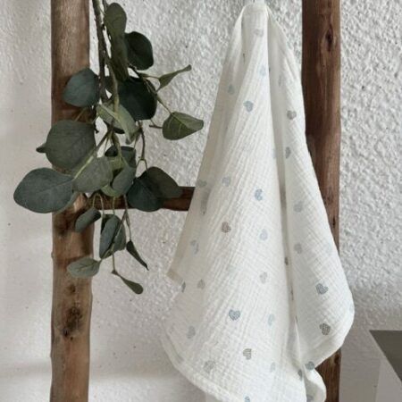 "Maison Seri" strofinaccio in mussola di cotone bianco con fantasia cuoricini azzurri