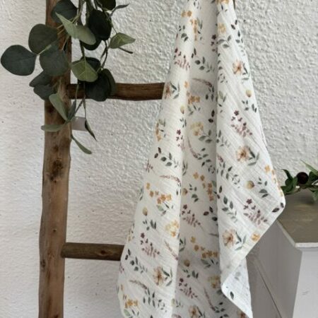 "Maison Seri" strofinaccio in mussola di cotone bianco con fantasia verde e fiorellini
