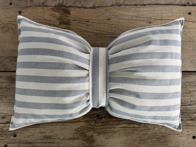 "Maison Seri" Cuscino a Fiocco Artigianale "Double-Face" a Righe grandi azzurre (50 x 30 cm)
