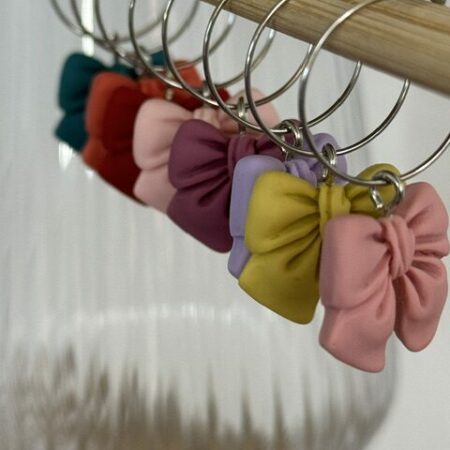 "Maison Seri" Set 8 Segnabicchieri Sweet Bow Color 2 cm- Charm per Calici a Fiocchetto colori Pastello